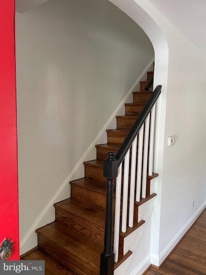 7228 Lanark Rd - Photo 4 of 15