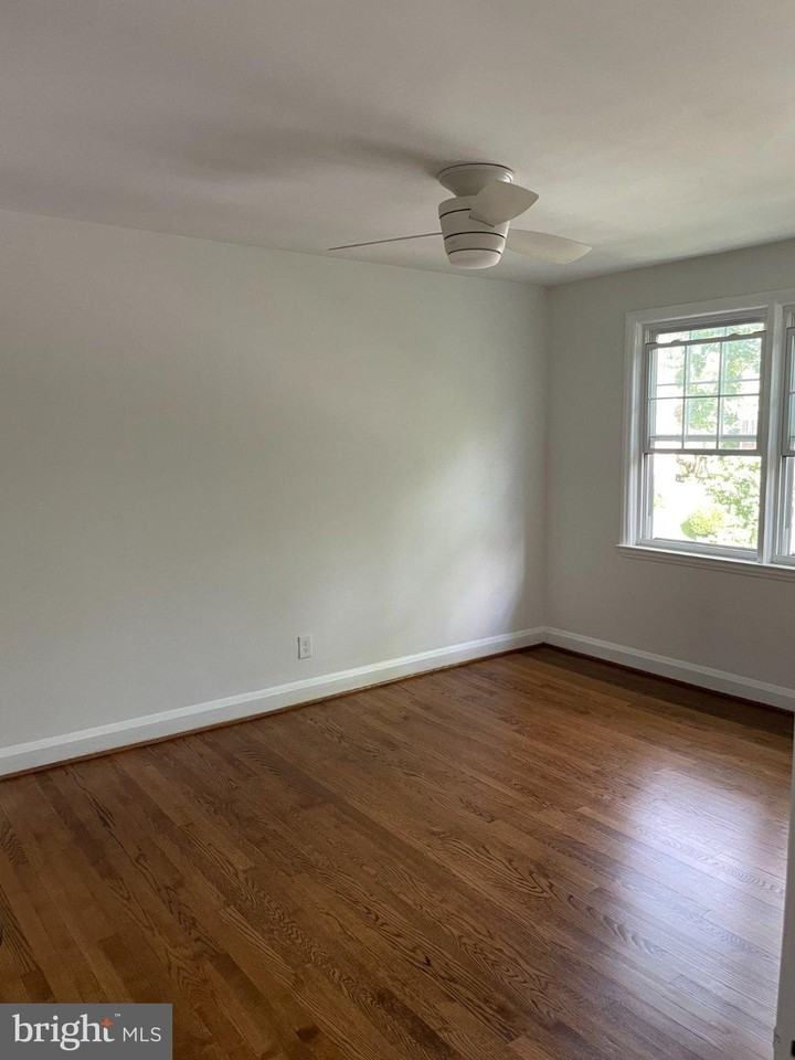 7228 Lanark Rd - Photo 6 of 15