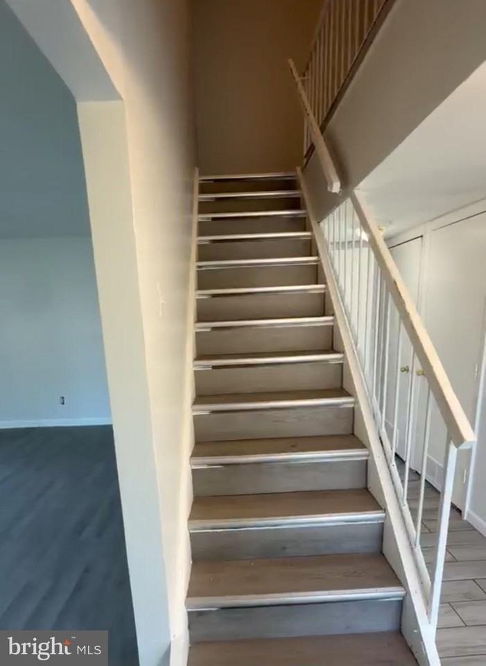 24 Medford Ct - Photo 3 of 6