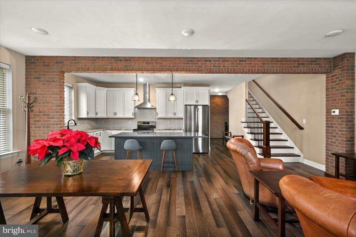 262 W Ashland St - Photo 4 of 17