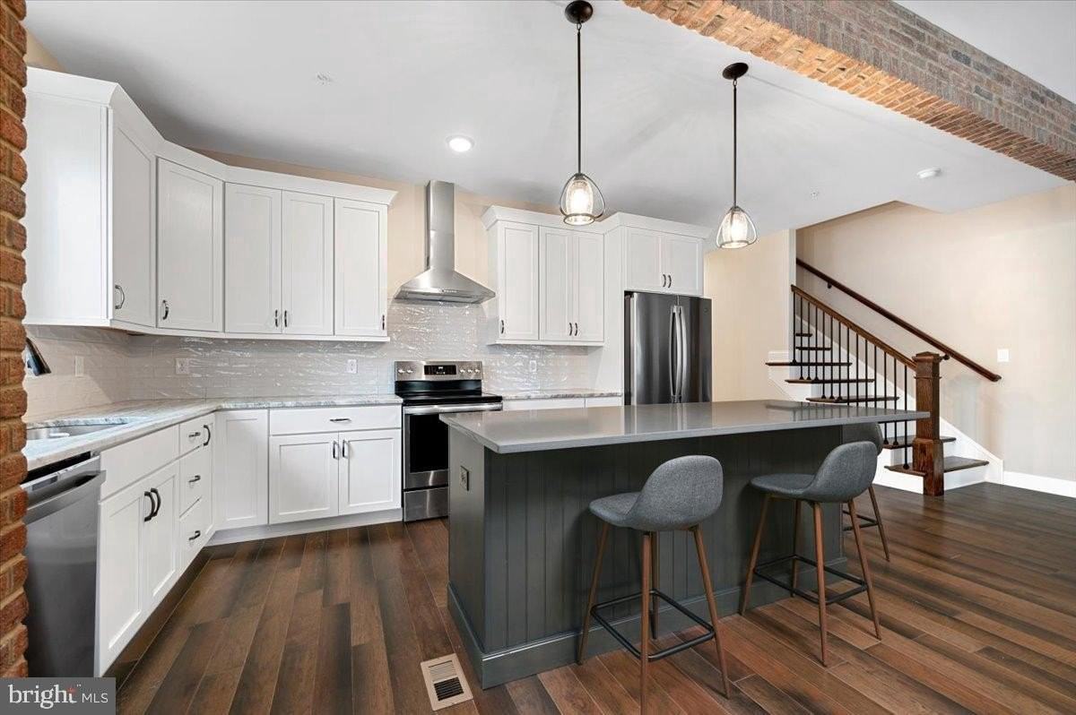 262 W Ashland St - Photo 6 of 17