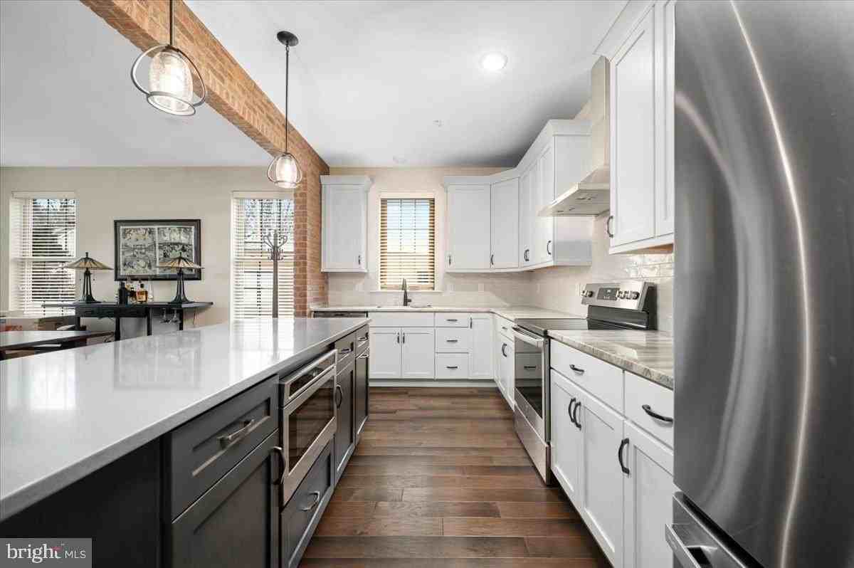 262 W Ashland St - Photo 7 of 17
