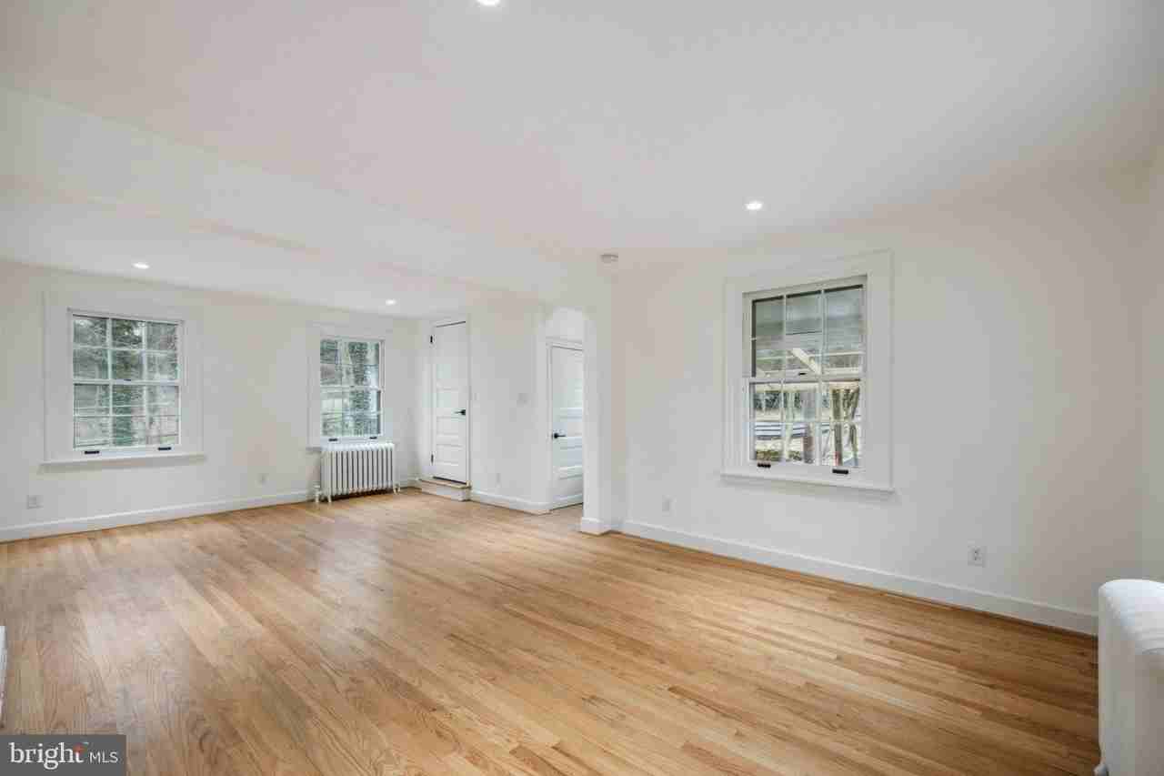 259 Farm Rd - Photo 5 of 19