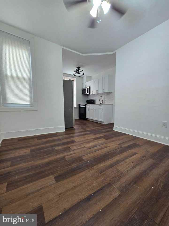 3112 N Stillman St - Photo 3 of 21