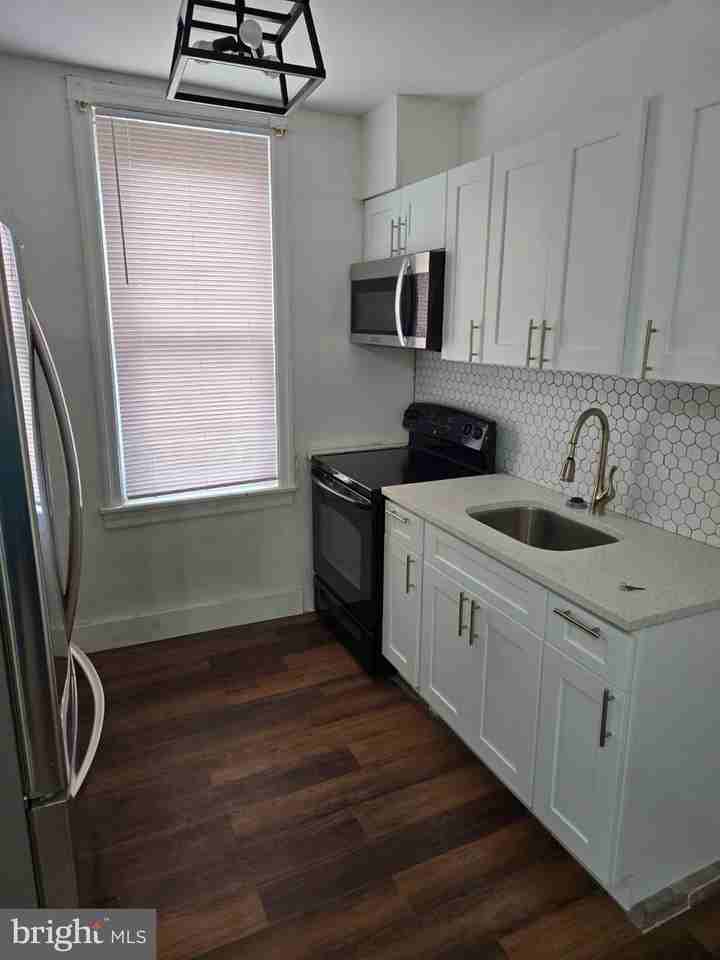 3112 N Stillman St - Photo 4 of 21