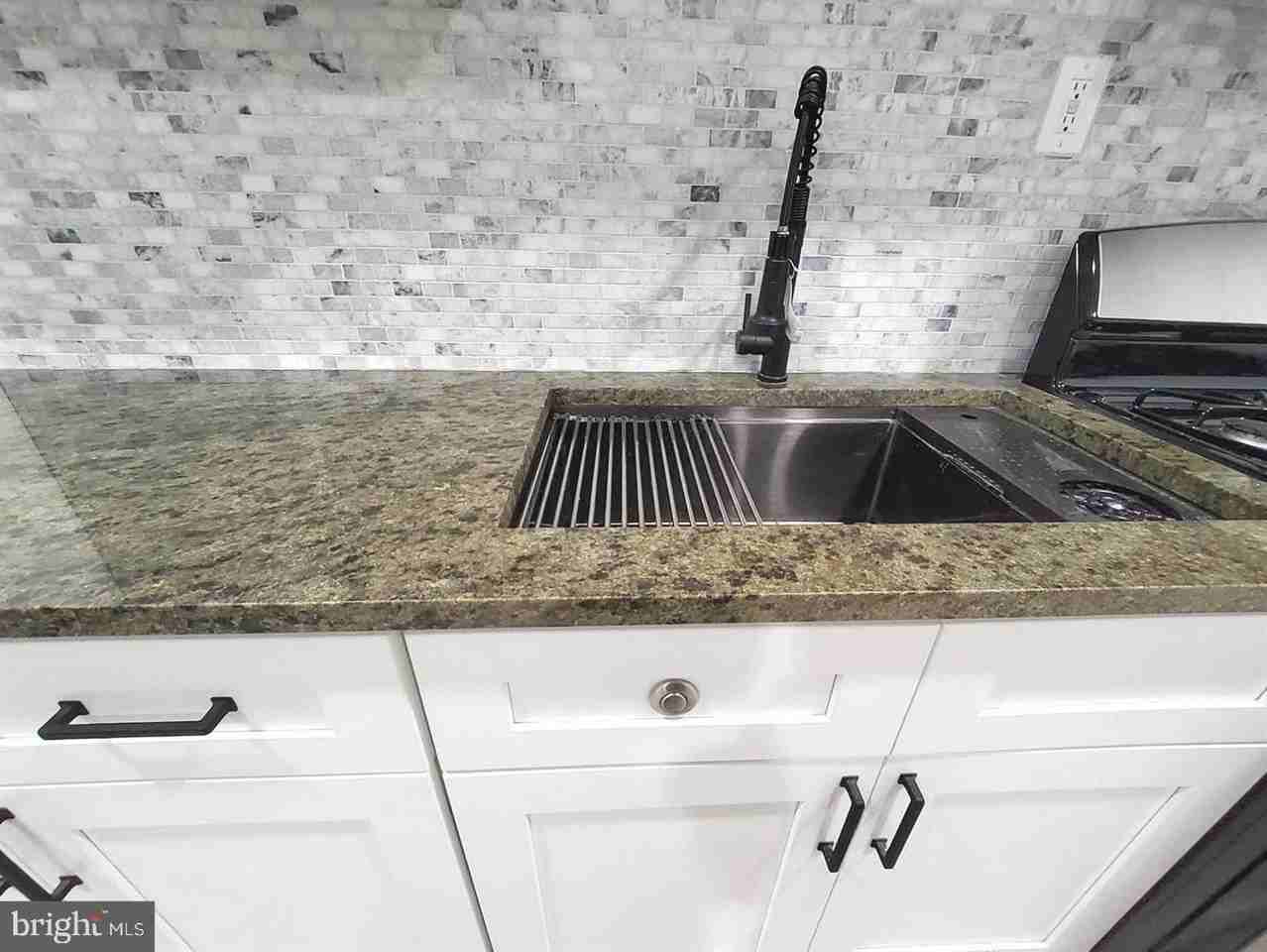 1332 S Stanley St - Photo 5 of 13