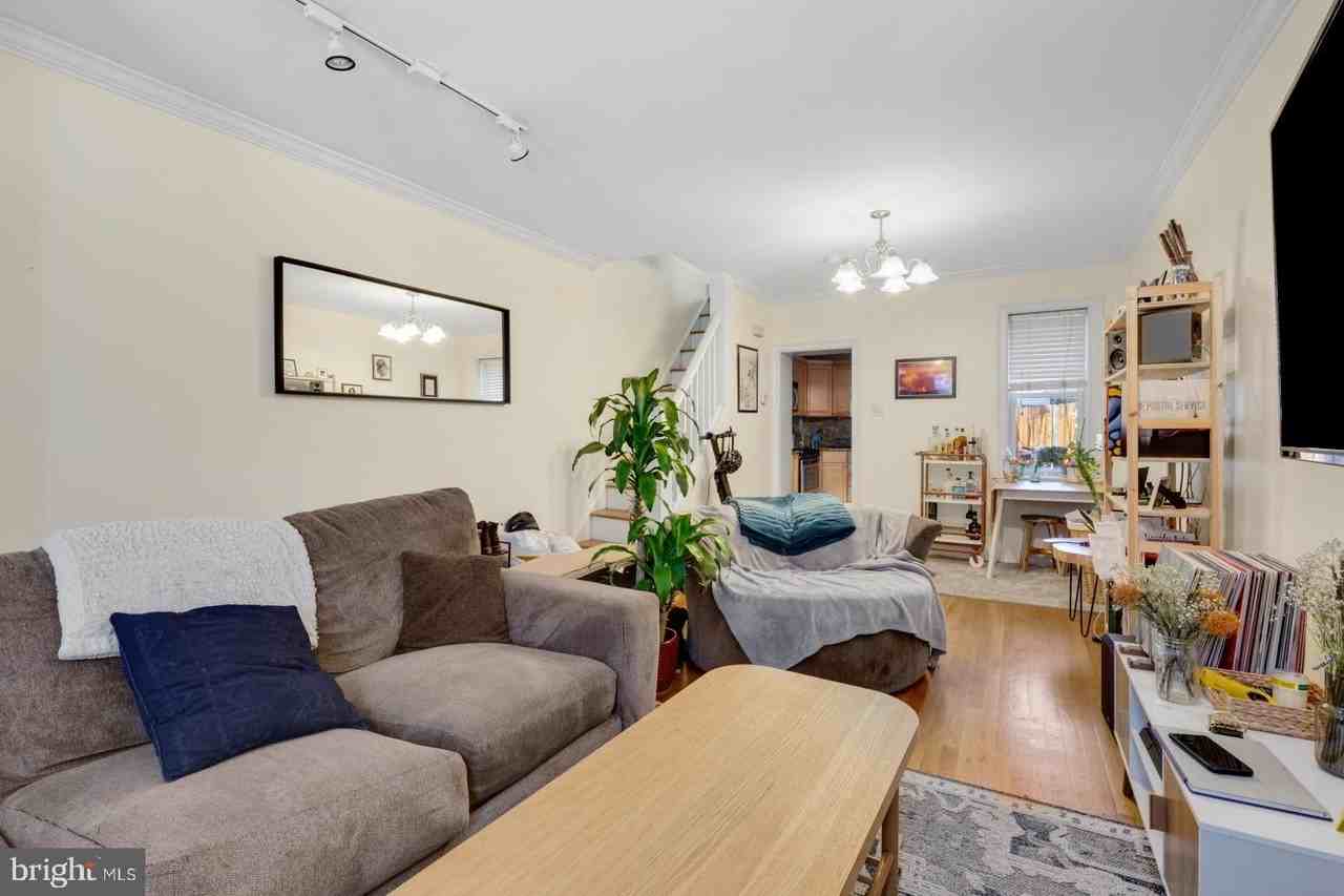 824 N Judson St - Photo 3 of 23