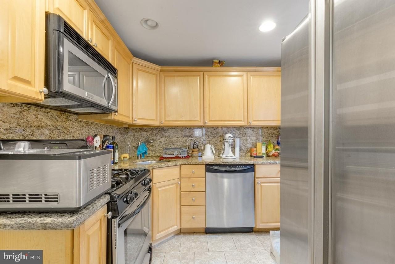 824 N Judson St - Photo 7 of 23