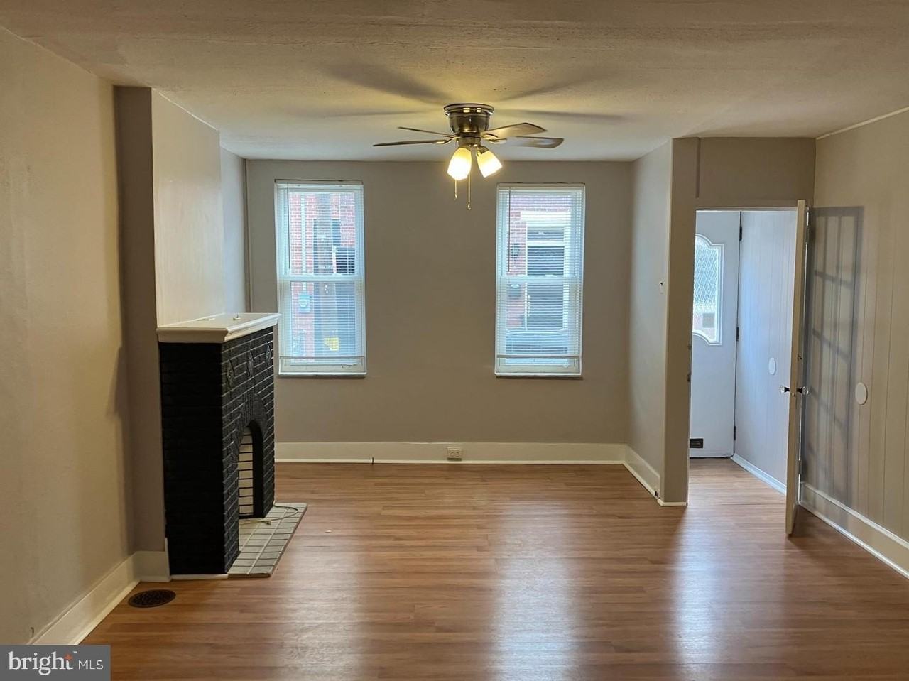 120 Sigel St - Photo 2 of 9