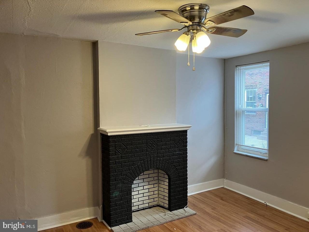 120 Sigel St - Photo 3 of 9