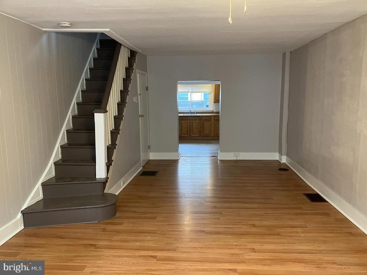 120 Sigel St - Photo 4 of 9