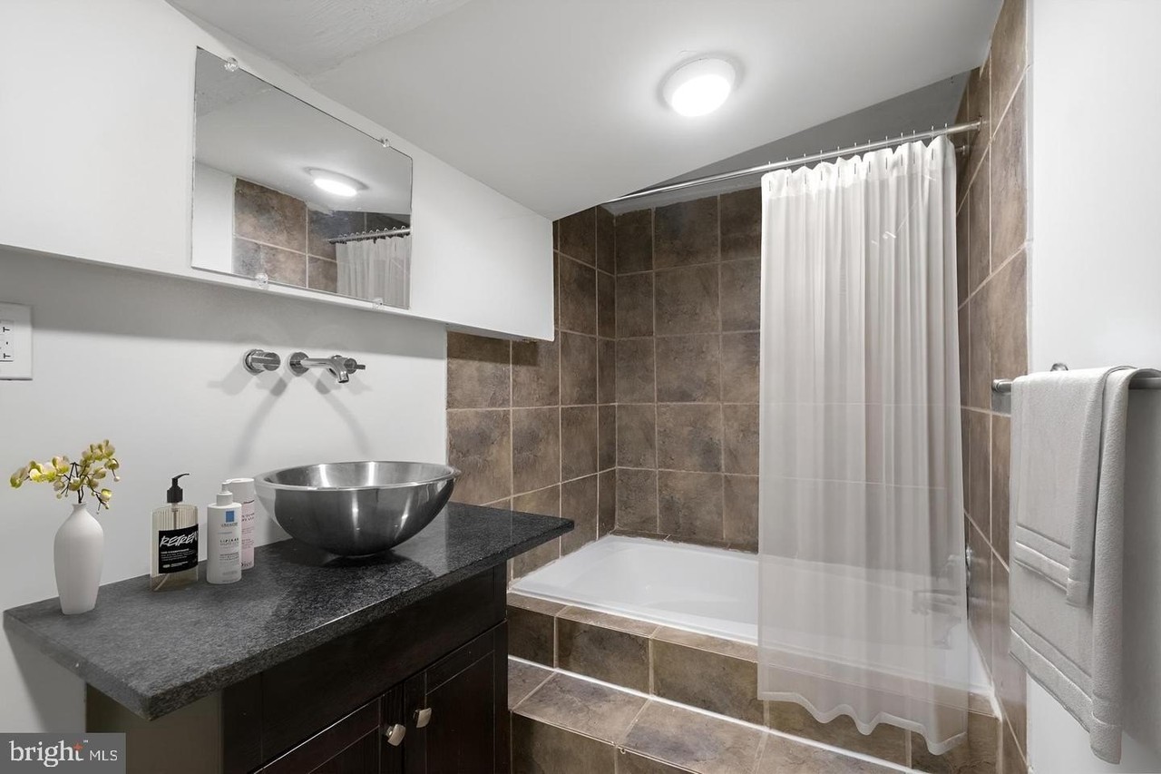1329 Lombard St #311 - Photo 6 of 27