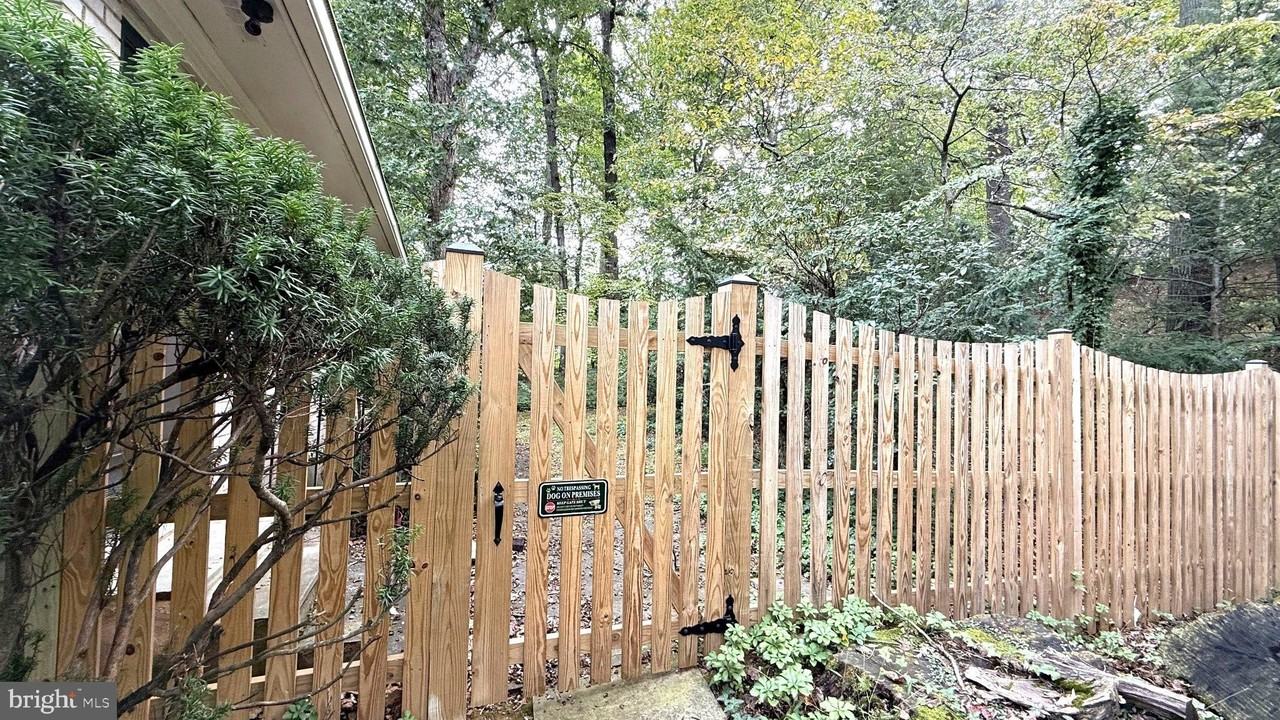 1429 Laburnum St - Photo 6 of 22