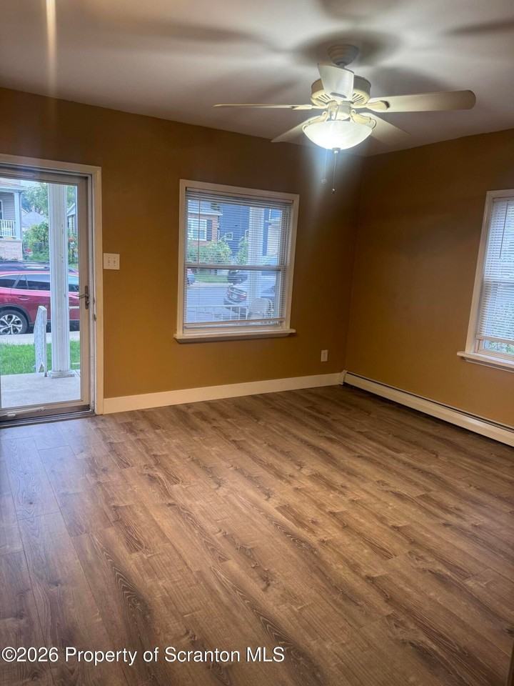1275 Loomis Ave - Photo 3 of 15