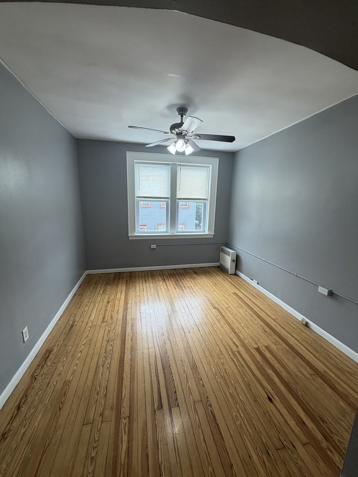 225 Harrison Ave - Photo 4 of 11