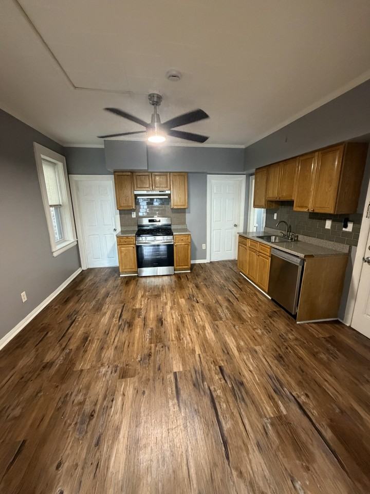 225 Harrison Ave - Photo 5 of 11