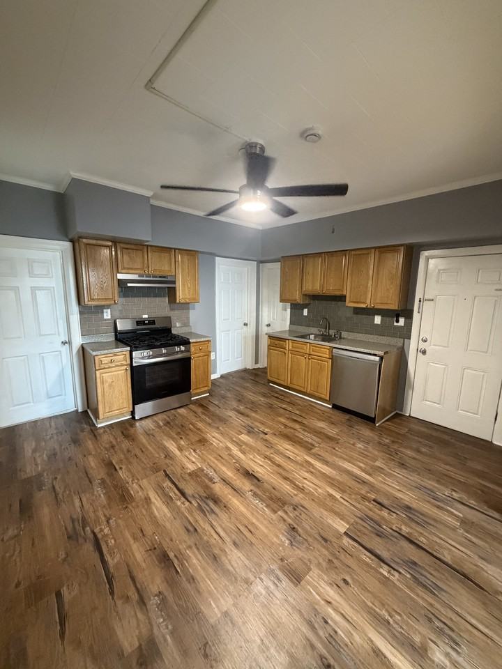 225 Harrison Ave - Photo 6 of 11