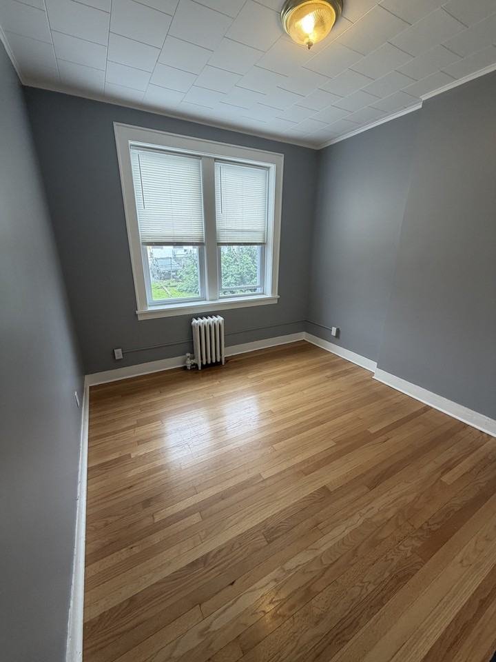 225 Harrison Ave - Photo 7 of 11