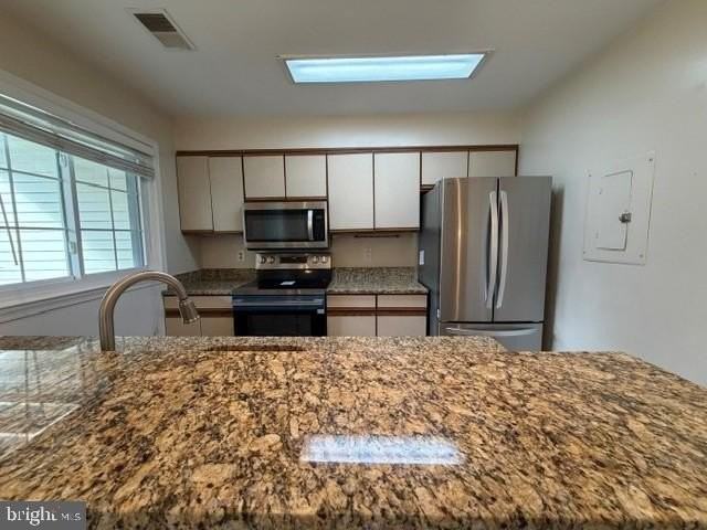 12948 Grays Pointe Rd #12948B - Photo 3 of 15