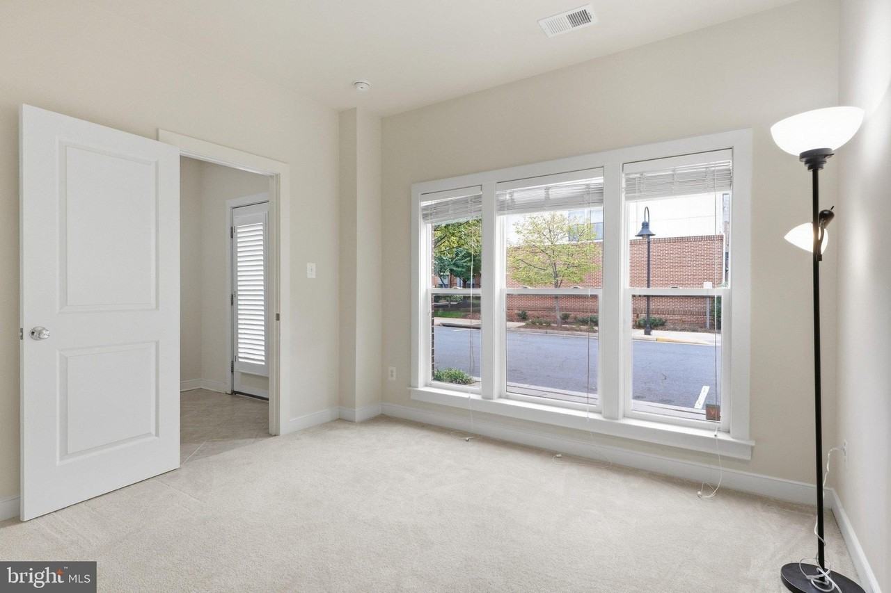 12170 Waveland St - Photo 5 of 44