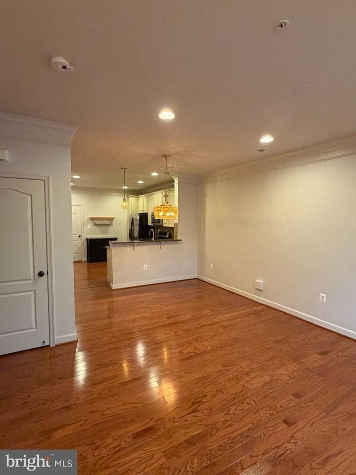 43603 Mcdowell Sq - Photo 2 of 23