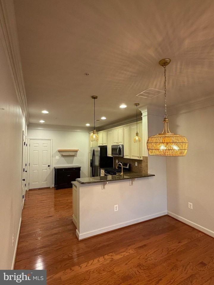 43603 Mcdowell Sq - Photo 5 of 23