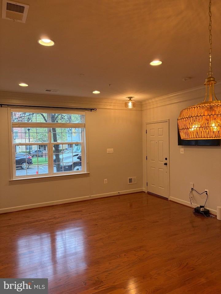 43603 Mcdowell Sq - Photo 6 of 23