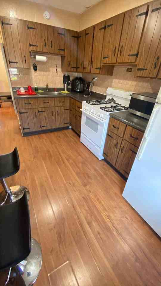 9122 Newkirk Ave Unit 2 - Photo 3 of 9
