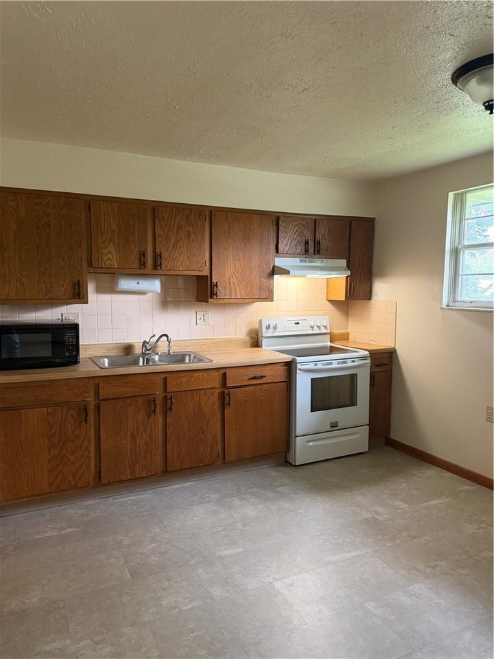 1878 Stewart Blvd - Photo 2 of 5