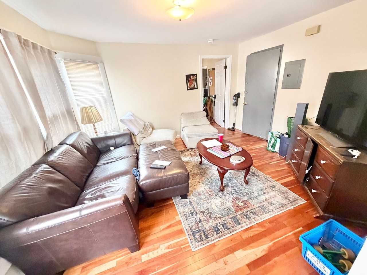 260 Colchester Ave - Photo 2 of 25