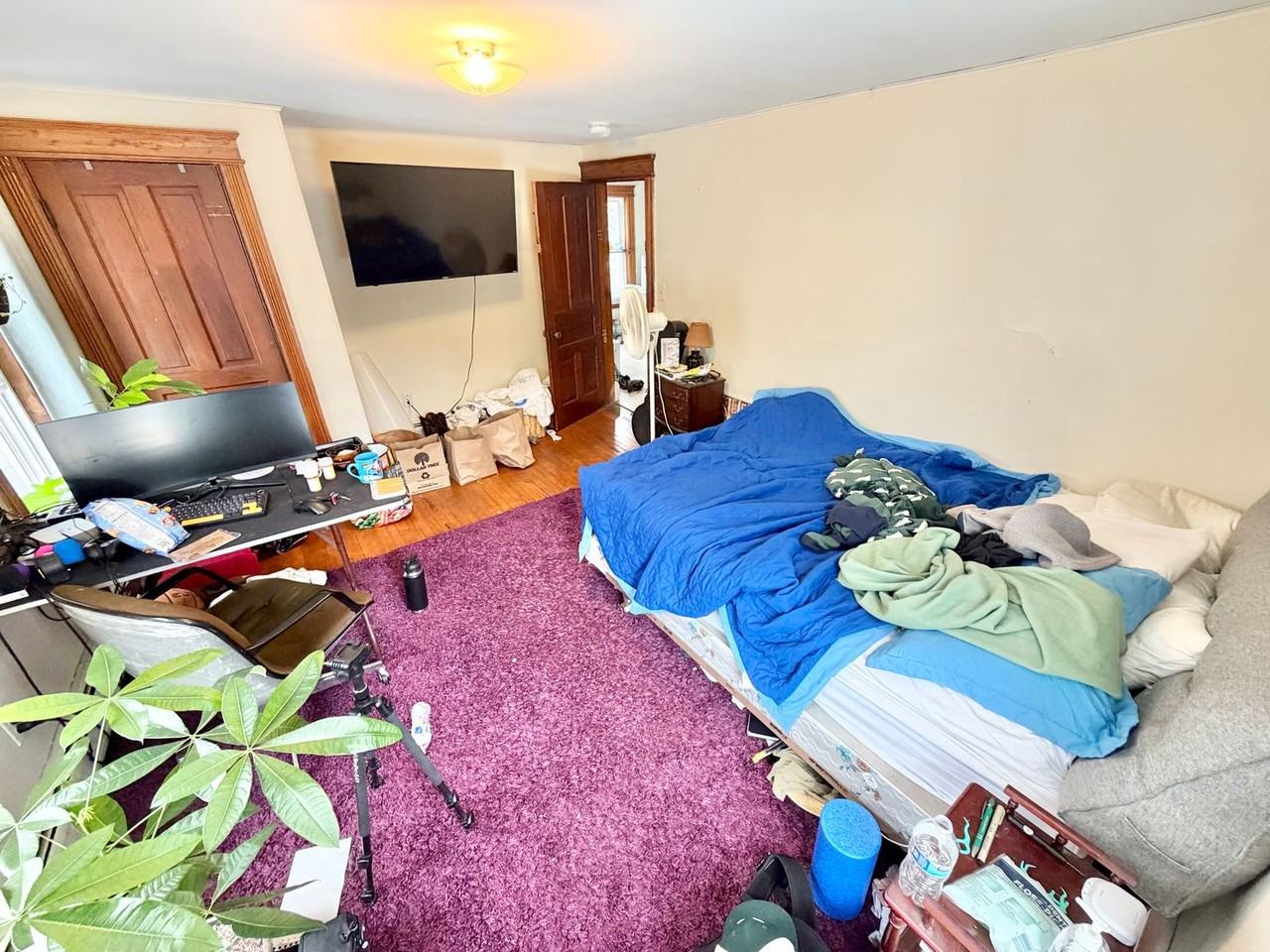 260 Colchester Ave - Photo 5 of 25