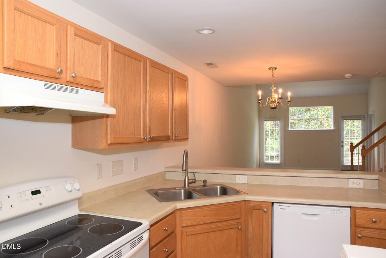 106 Anamoor Dr - Photo 3 of 31