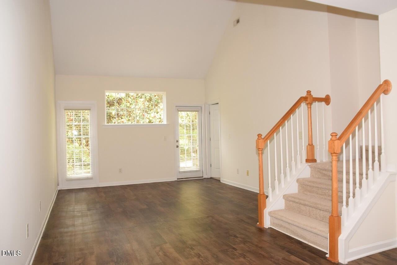 106 Anamoor Dr - Photo 4 of 31