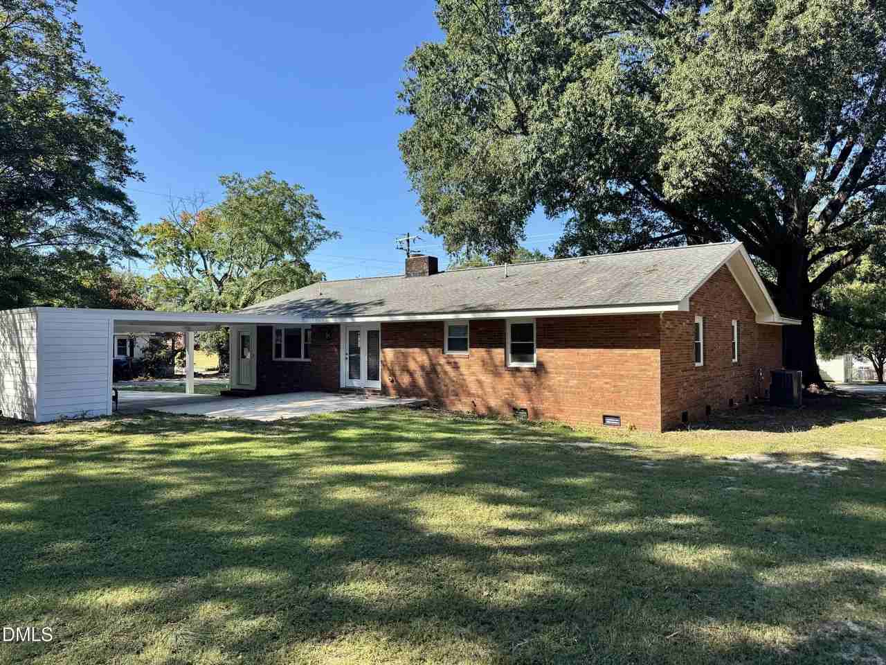 402 N Pine St - Photo 2 of 15