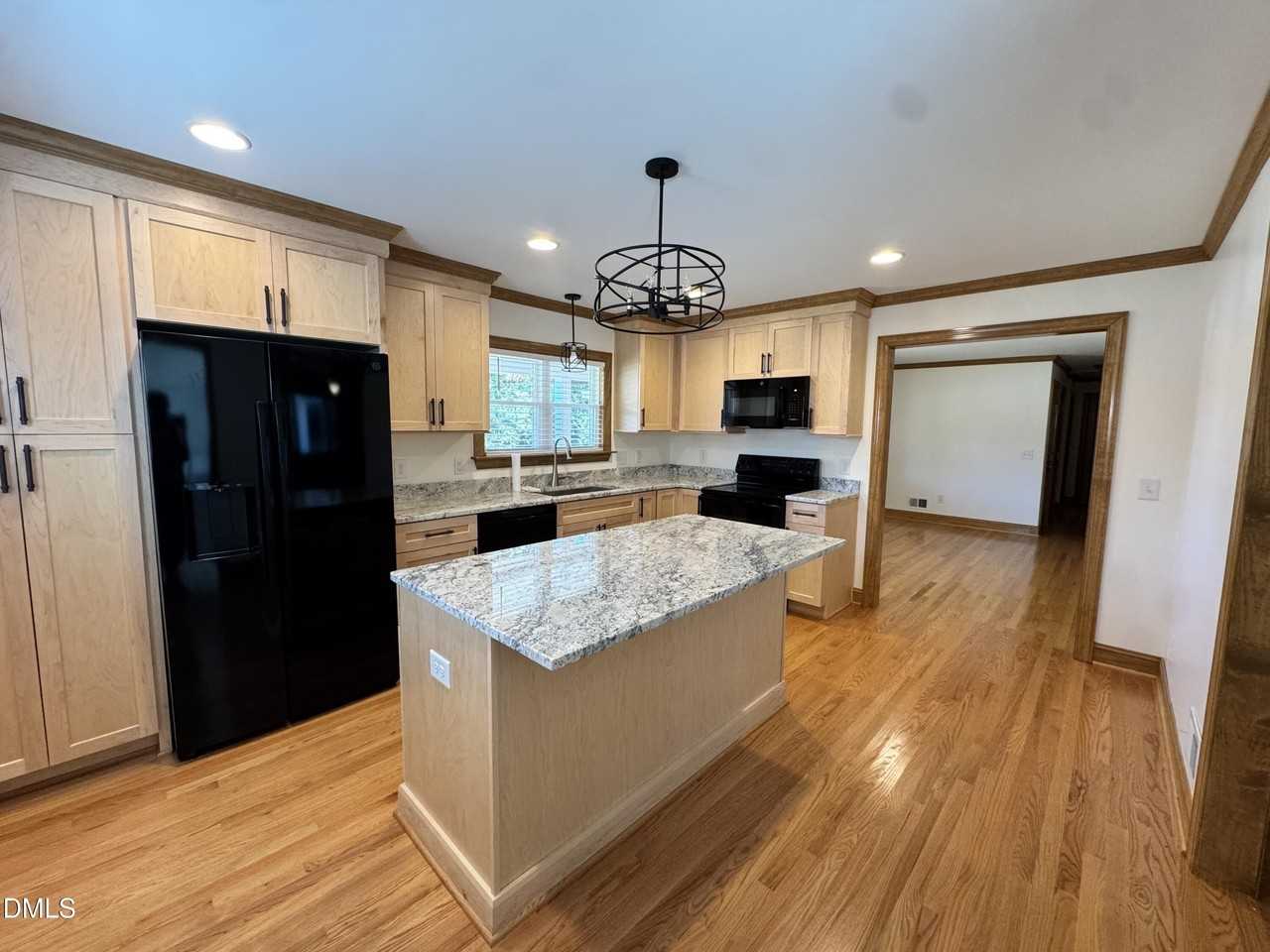 402 N Pine St - Photo 5 of 15