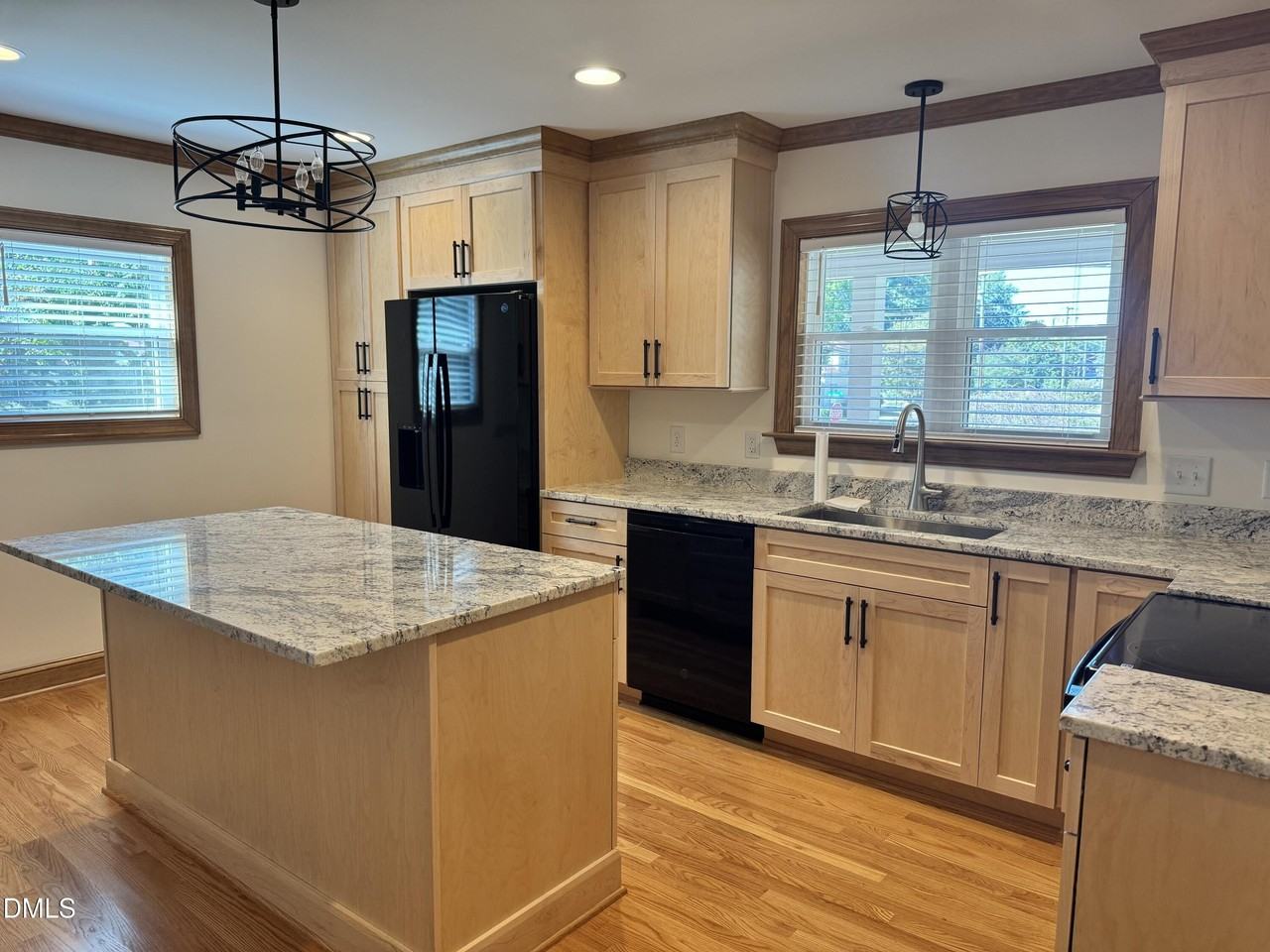 402 N Pine St - Photo 6 of 15