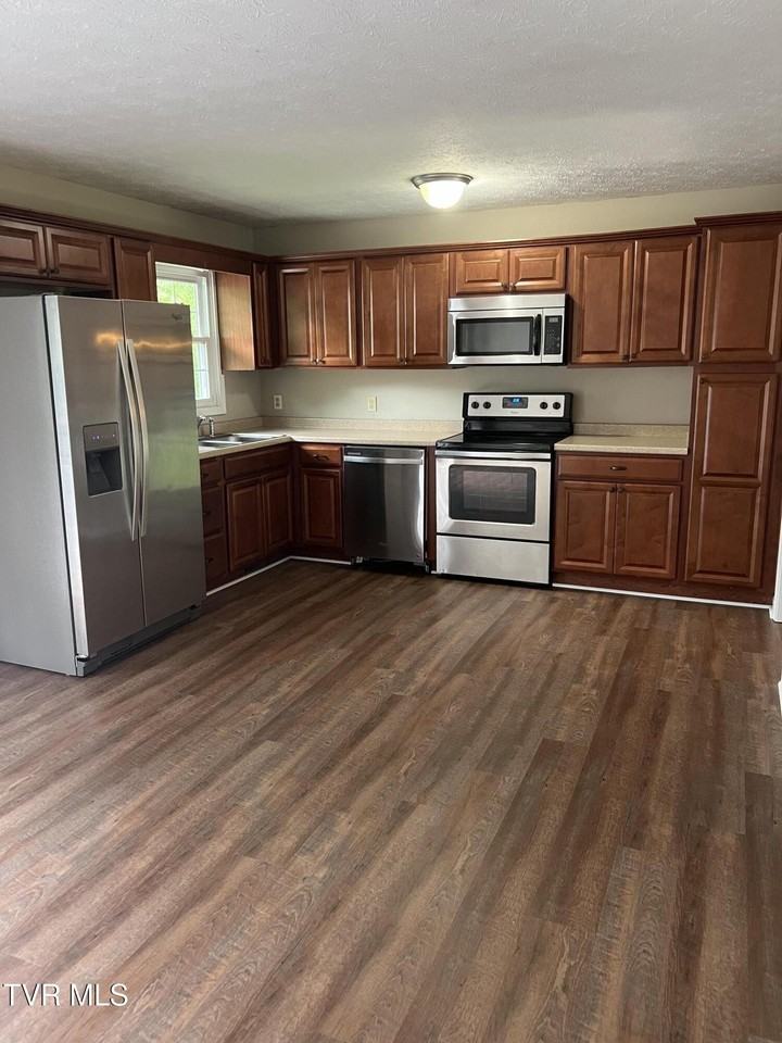 148 Green Pond Rd - Photo 3 of 6