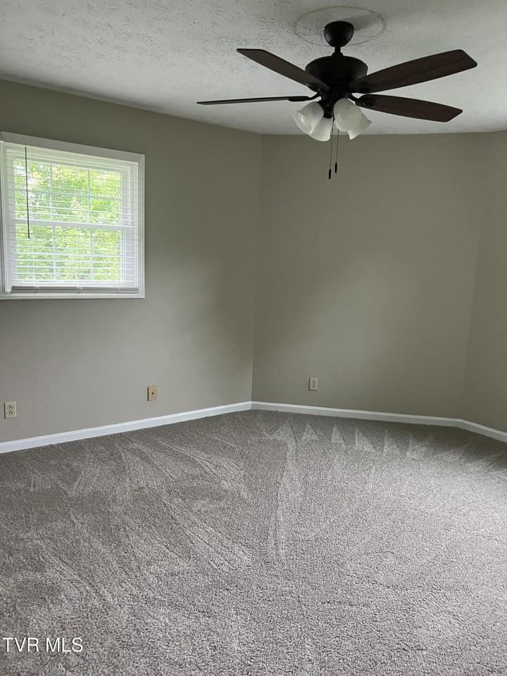 148 Green Pond Rd - Photo 5 of 6