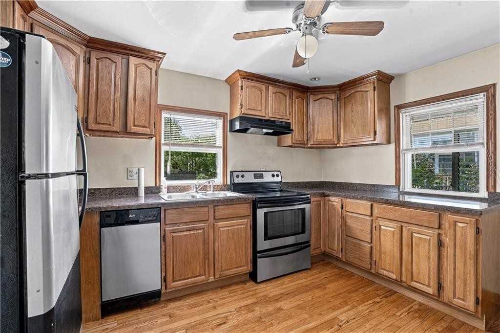 377 Vine St - Photo 2 of 12