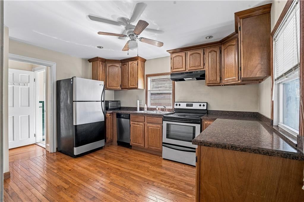 377 Vine St - Photo 3 of 12