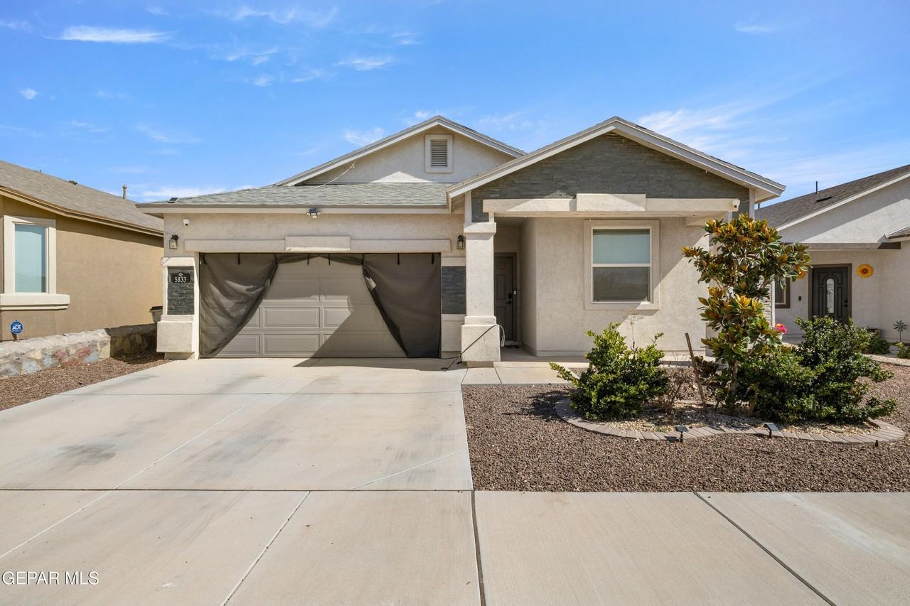 5833 Kobe Bryant St - Photo 2 of 32