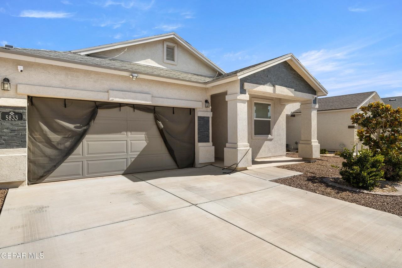 5833 Kobe Bryant St - Photo 3 of 32