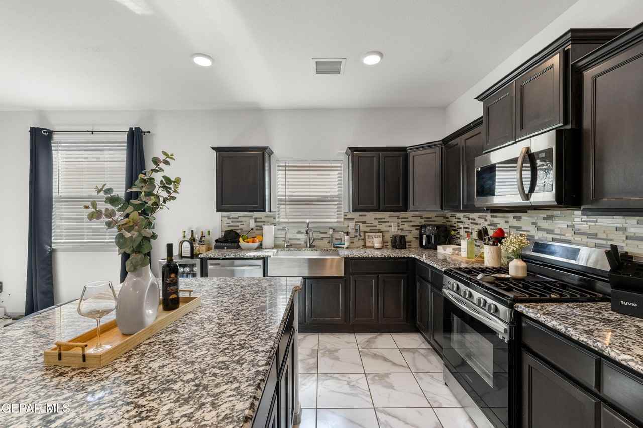 5833 Kobe Bryant St - Photo 7 of 32
