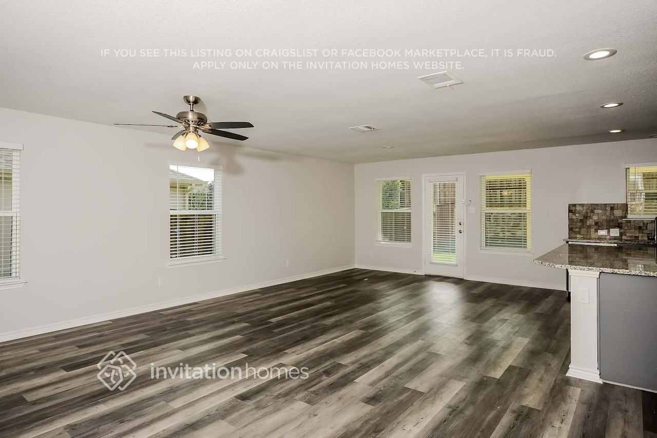 2620 Wayne Ave - Photo 3 of 16