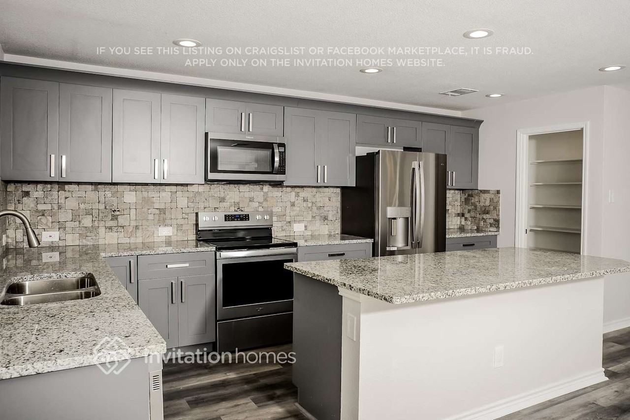 2620 Wayne Ave - Photo 5 of 16