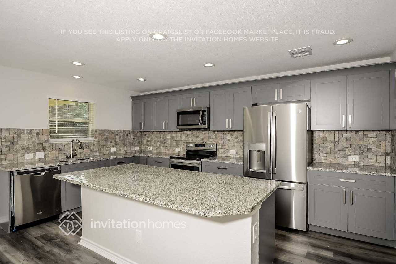 2620 Wayne Ave - Photo 6 of 16