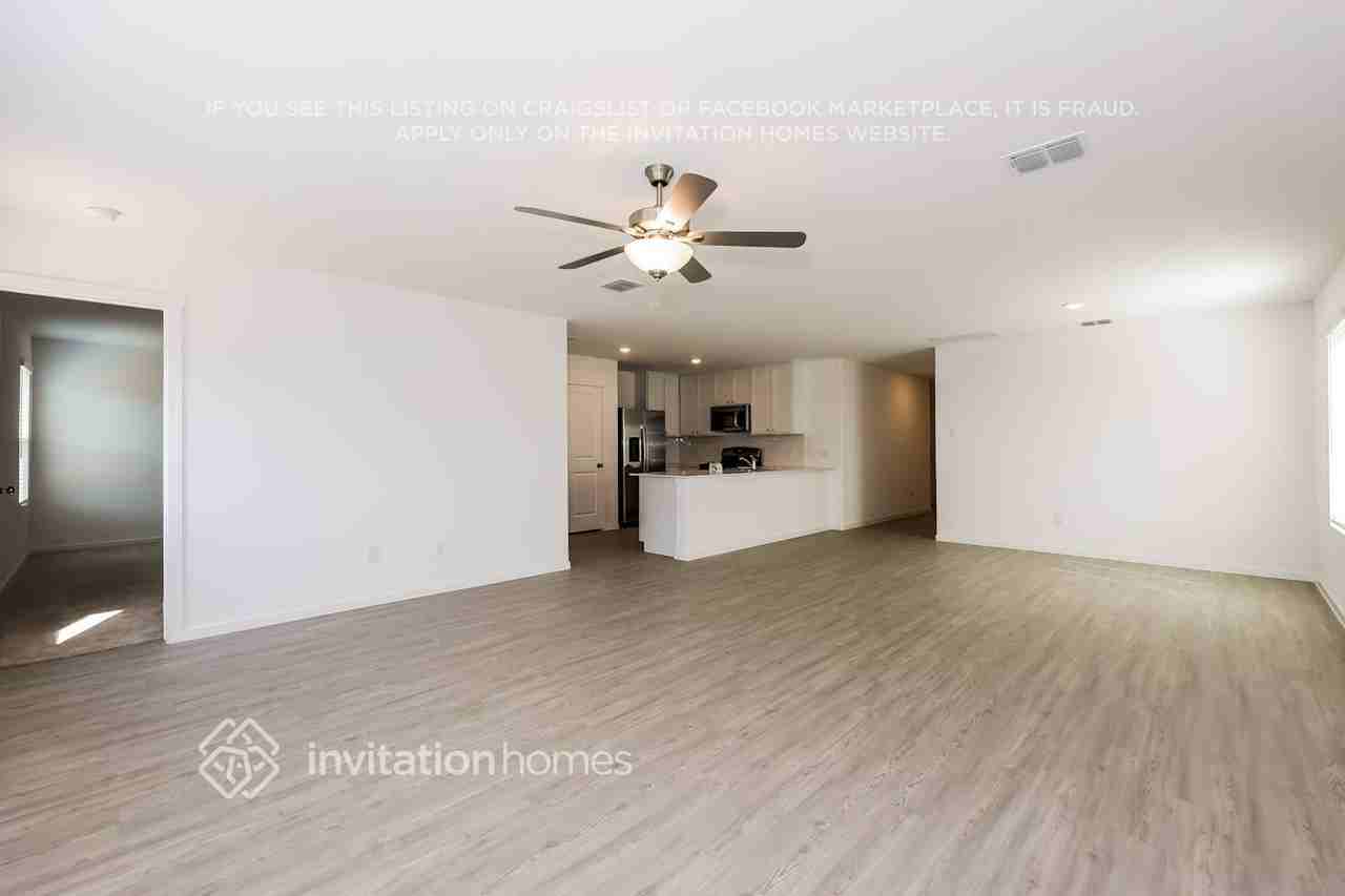 4009 Mountain Meadow Rd - Photo 4 of 17