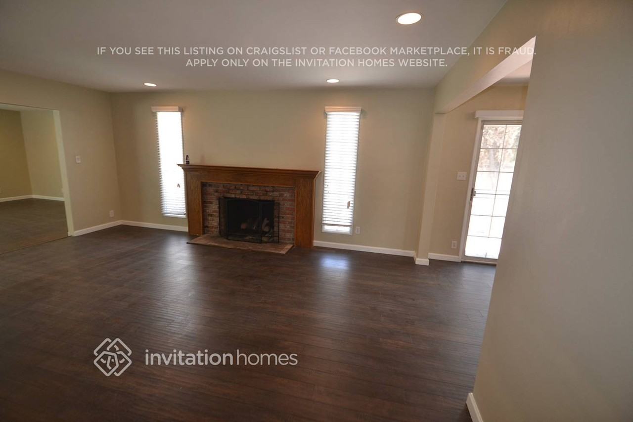 15309 Kingsbury St - Photo 2 of 9