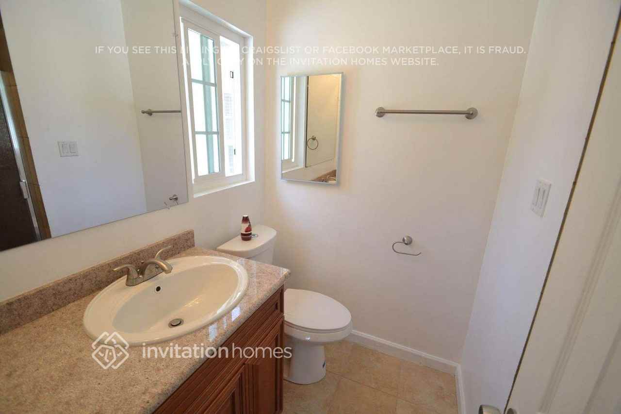 15309 Kingsbury St - Photo 7 of 9