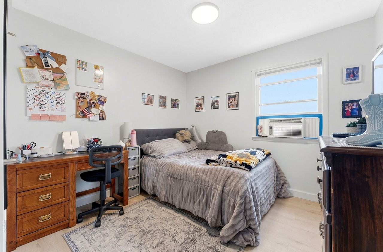 441/443 Overhill Street - Photo 7 of 36